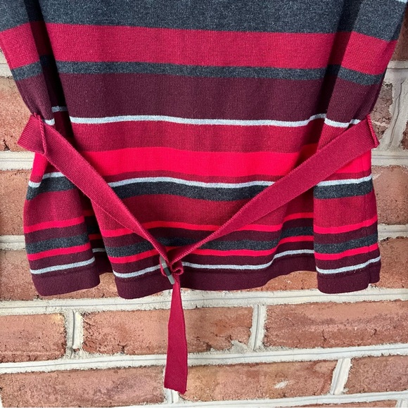 Beautiful light weight striped sweater. Petite Medium - Picture 3 of 7